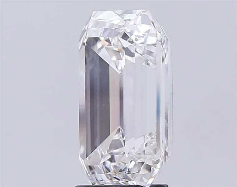 4.02ct Emerald Lab Grown Diamond (Colour F, Clarity VVS2, IGI Certified)